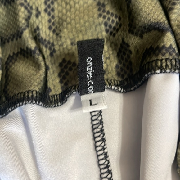 Onzie sz large leggings green and black snake print - Picture 3 of 5